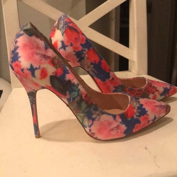 Heels - Picture 3 of 4